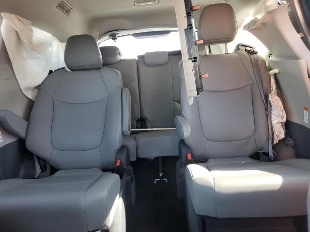 5TDYSKFC4NS050981 Toyota SIENNA XLE