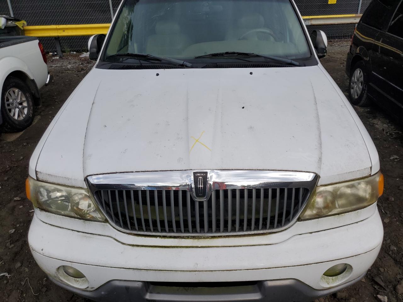 5LMFU28RX2LJ04003 2002 Lincoln Navigator