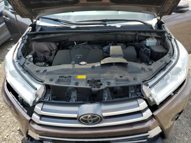 VIN 5TDJZRFHXKS963953 2019 Toyota Highlander, SE no.12