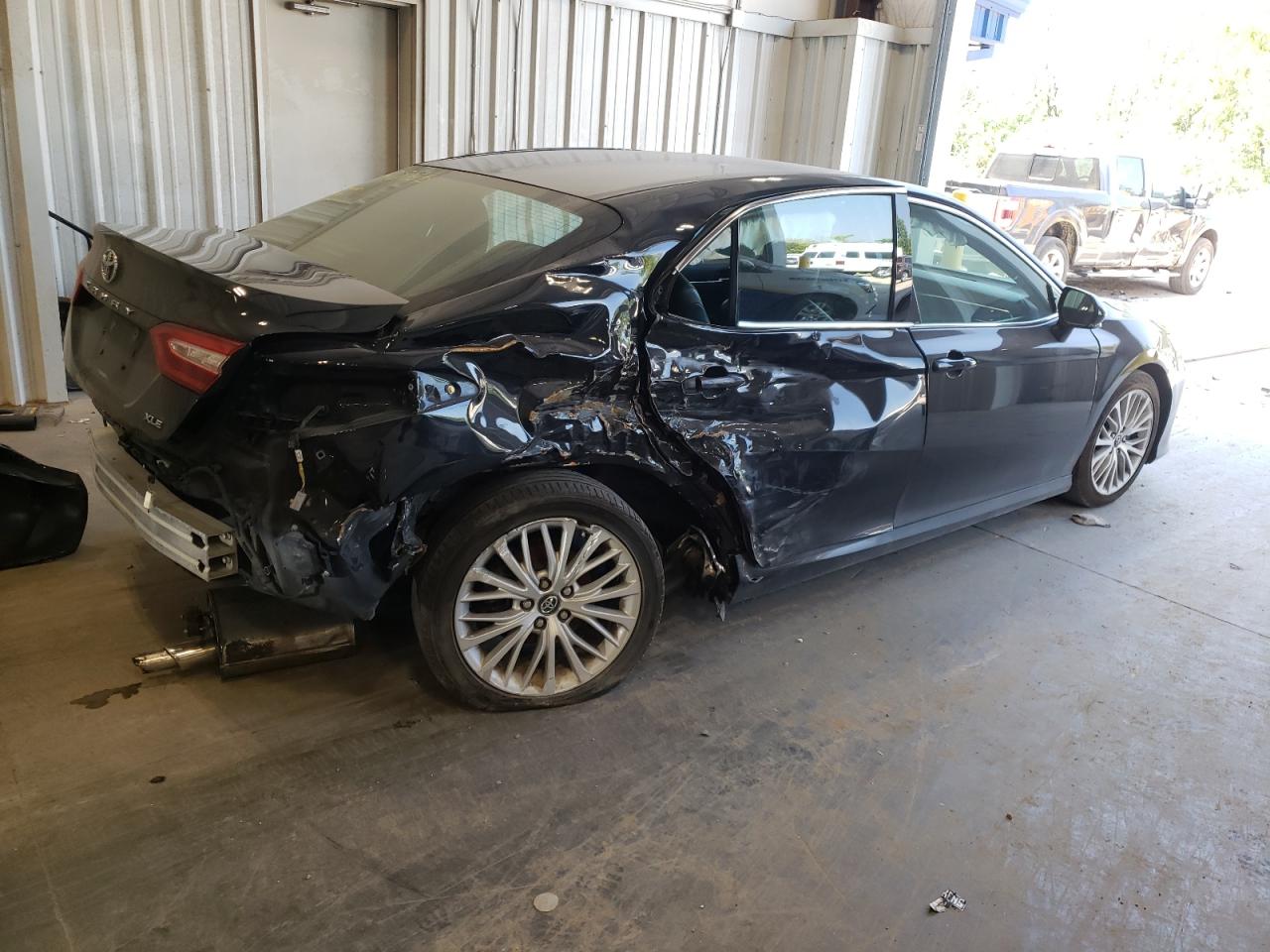 4T1B11HK1JU028185 TOYOTA CAMRY 2018