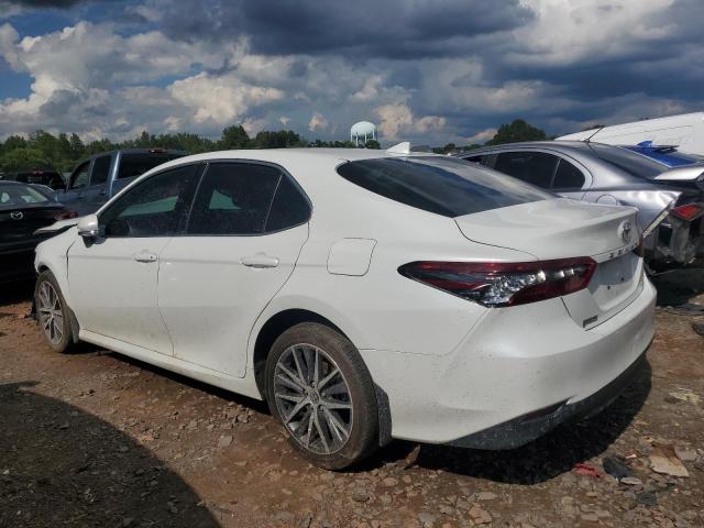 4T1F11BK2NU048901 Toyota Camry XLE 2