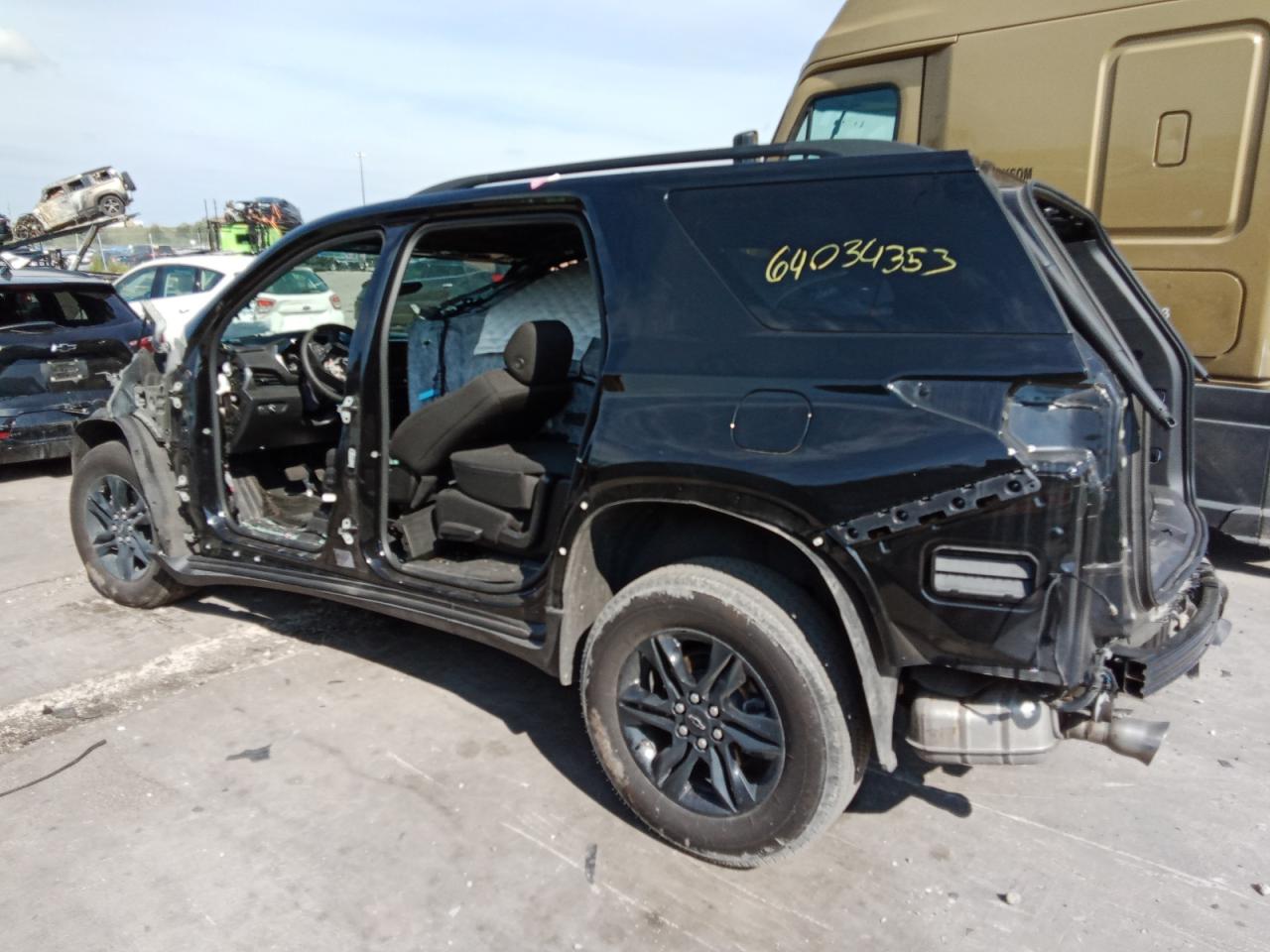 1GNERGKW8PJ167255 Chevrolet Traverse L 2