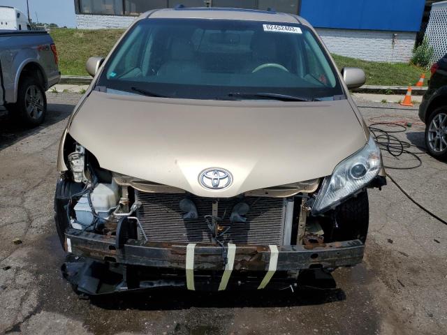 2011 Toyota Sienna - Image 5
