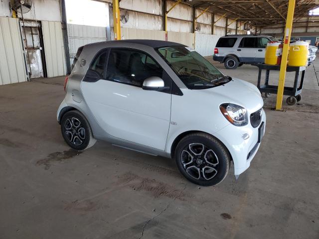 VIN WMEFJ9BA4JK243755 2018 Smart Fortwo no.4