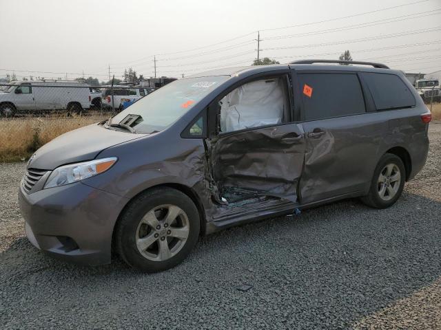 2017 Toyota Sienna LE