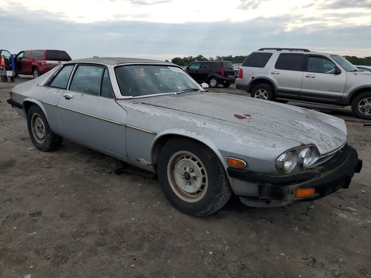 UH2W53267 1977 Jaguar Xjs