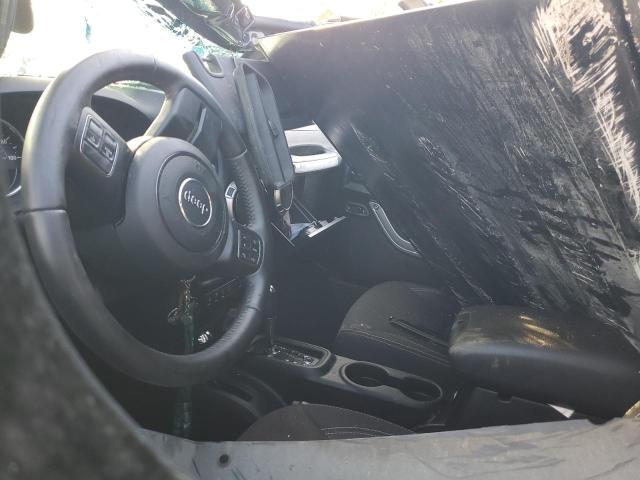 1C4BJWEG9HL581670 Jeep Wrangler Unlimited Sahara