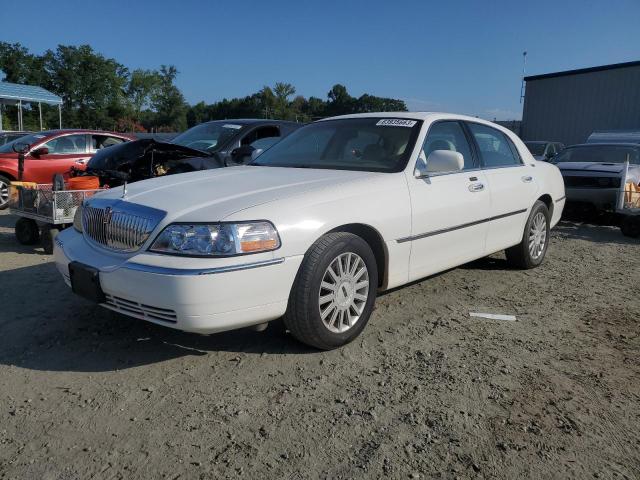 2005 Lincoln Town Car Signature Limited