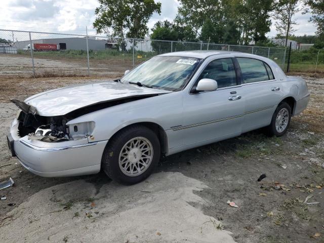 2001 Lincoln Town Car Signature