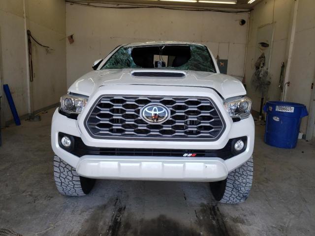  TOYOTA TACOMA 2022 Білий