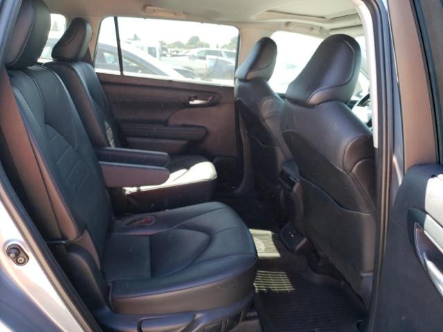 5TDHZRAHXMS033124 Toyota Highlander  11