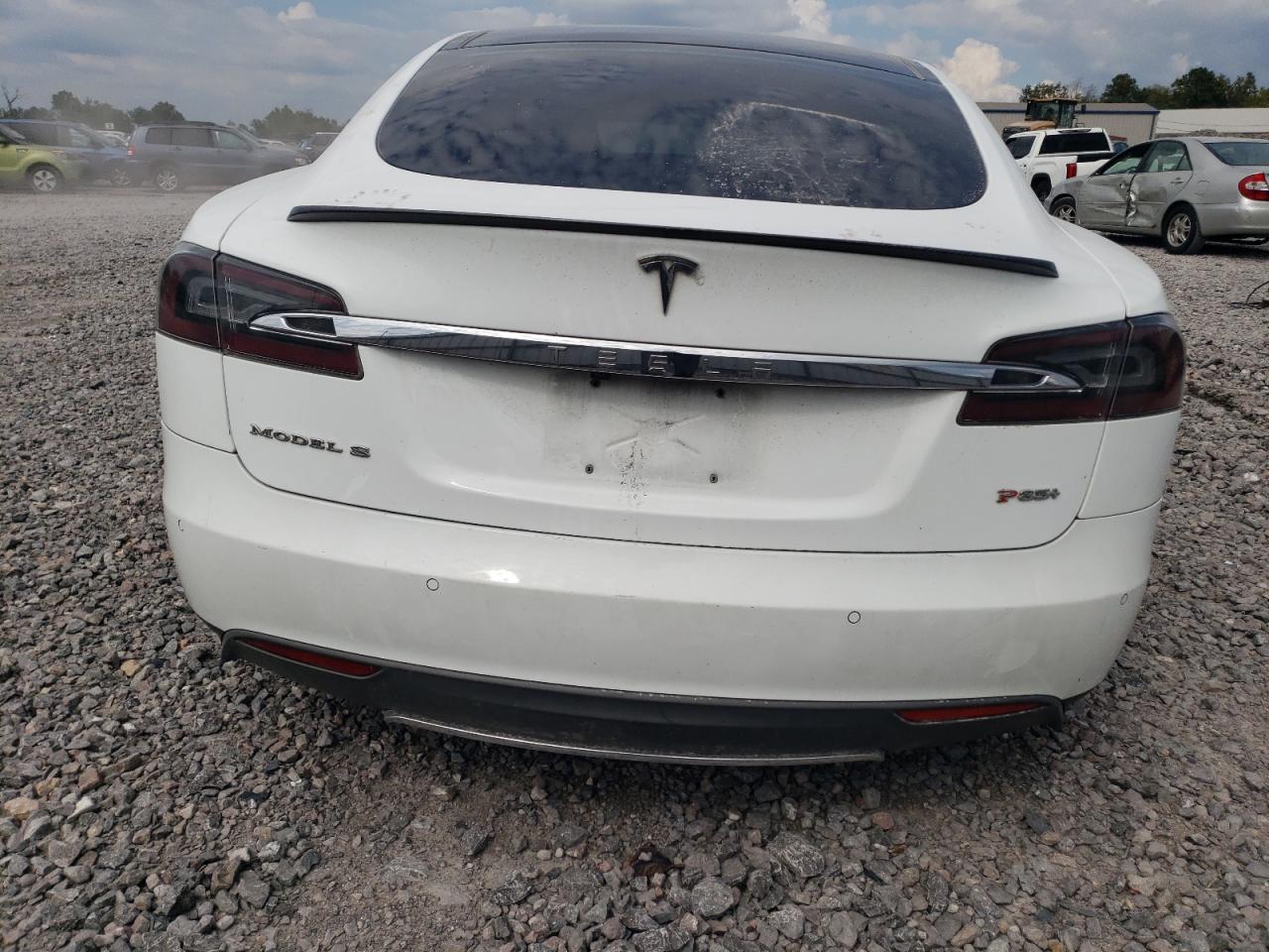 2014 Tesla Model S vin: 5YJSA1H15EFP31850