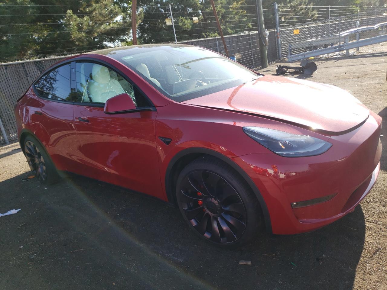 5YJYGDEF7MF252693 Tesla Model Y  4