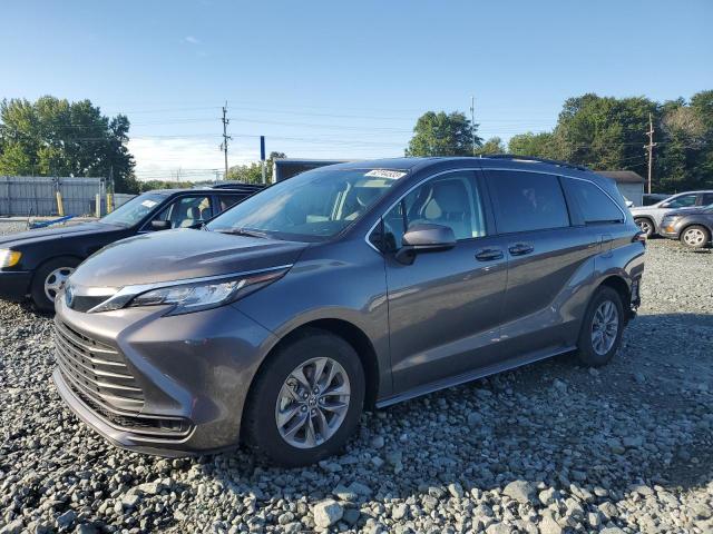 2022 Toyota Sienna LE