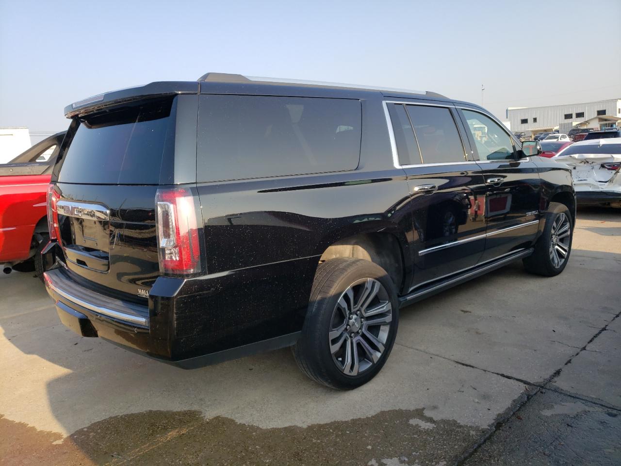 2018 GMC Yukon Xl Denali vin: 1GKS2HKJ1JR354635