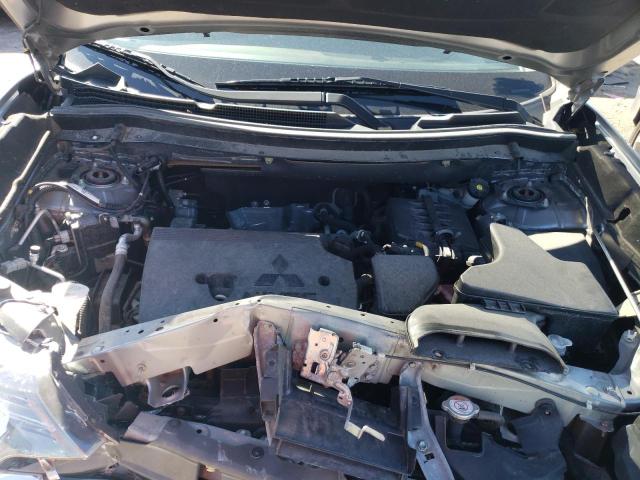 JA4AZ3A35JZ023785 Mitsubishi Outlander Se