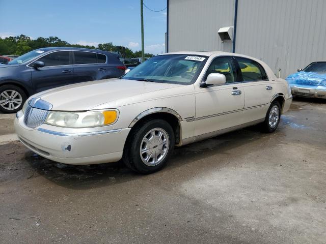 2001 Lincoln Town Car Signature