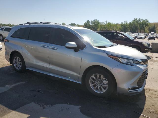5TDYSKFC4NS050981 Toyota SIENNA XLE