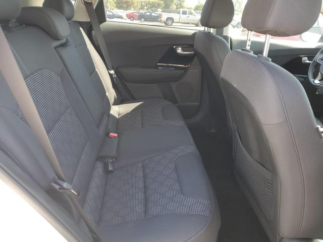 KNDCB3LC2N5548641 KIA NIRO LX