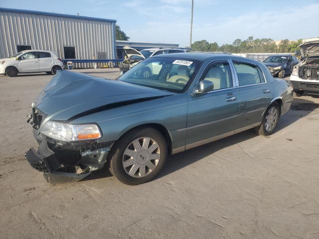 2005 Lincoln Town Car Signature Limited