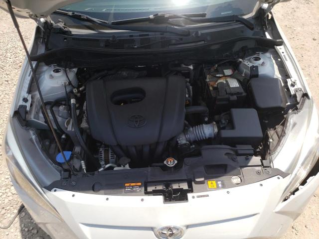 3MYDLBYV9KY508143 Toyota Yaris L 11