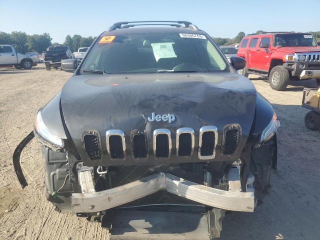 1C4PJLCB4HW607067 Jeep Cherokee Latitude
