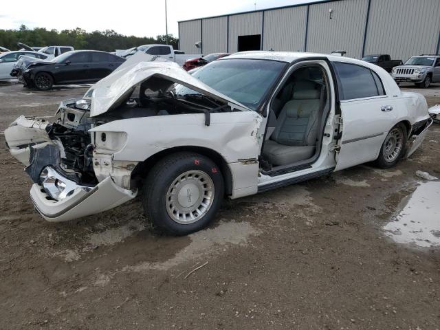 2000 Lincoln Town Car Executive