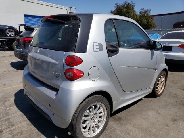 VIN WMEEJ9AA9DK723937 2013 Smart Fortwo no.3