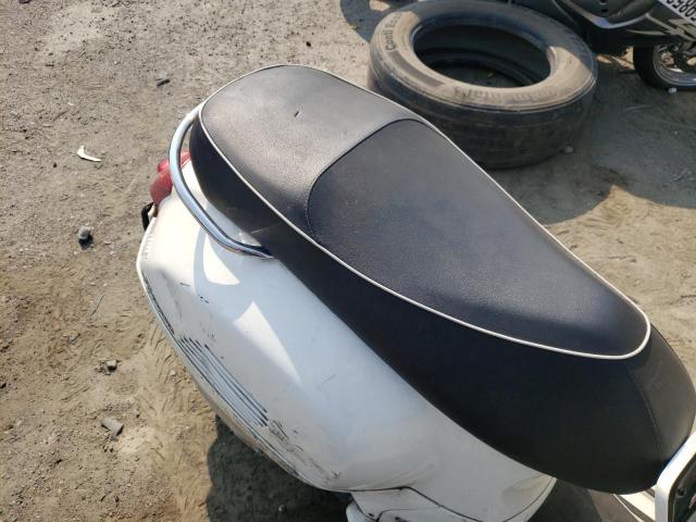 2014 VESPA GTS 300 SU - ZAPM459L4E5704467