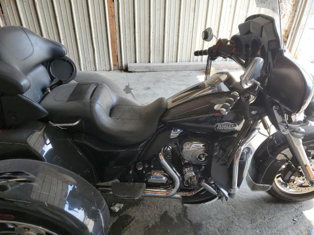 2011 HARLEY-DAVIDSON FLHTCUTG 1HD1MAM18BB855195