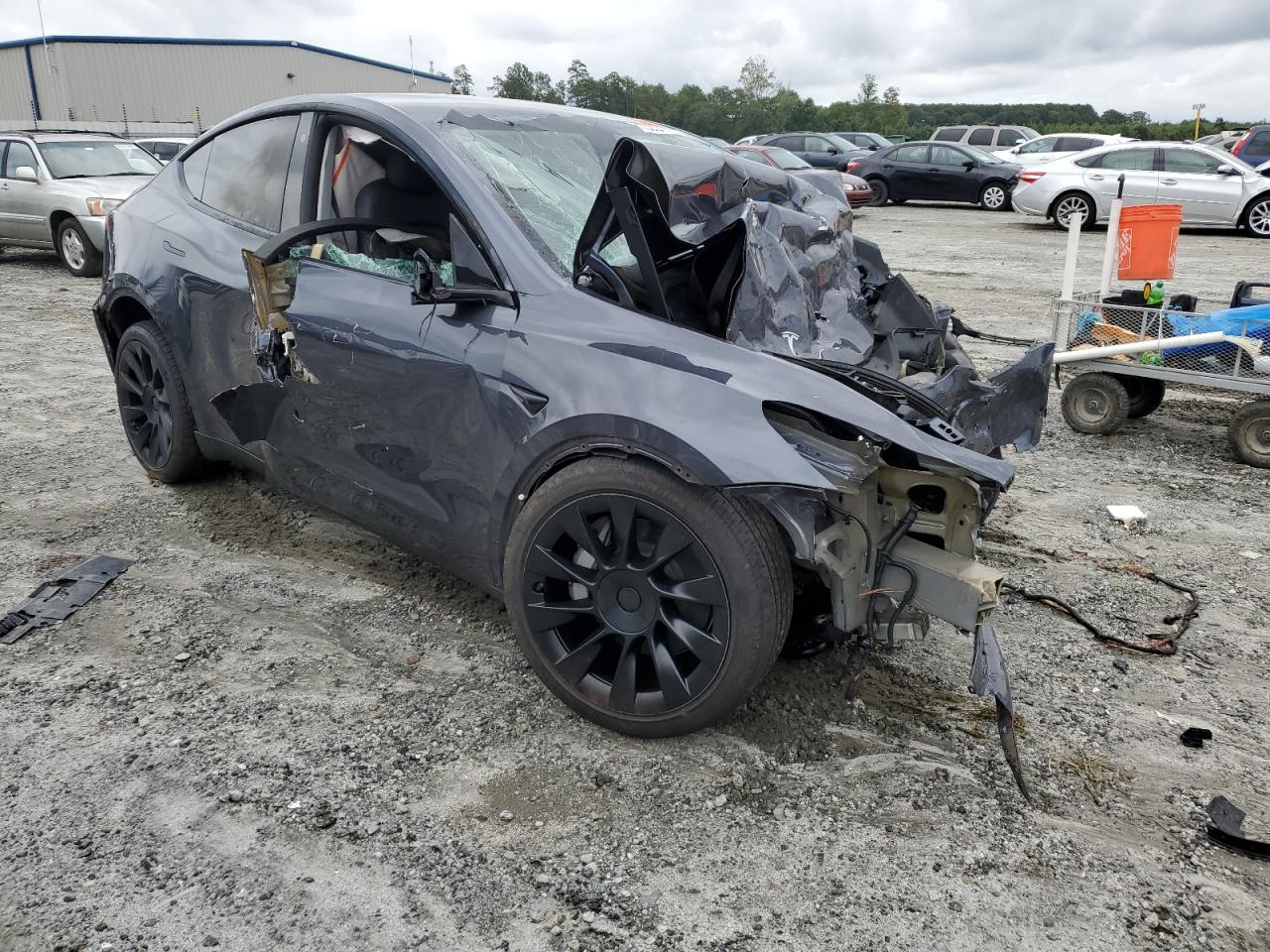 5YJYGDEEXMF204841 Tesla Model Y  4