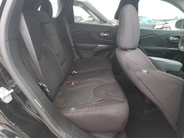 1C4PJLCB8KD403813 Jeep Cherokee Latitude