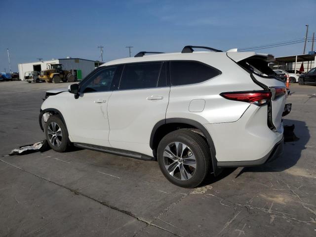 VIN 5TDGZRBH5NS223988 2022 Toyota Highlander, Xle no.2