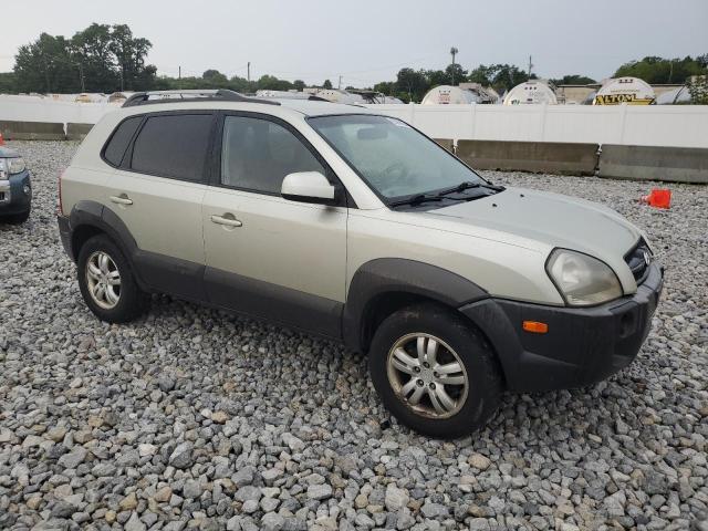 KM8JN72D77U576875 Auction: COPART Lot: 65566363 Location: OH - AKRON KM8JN72D77U576875 HYUNDAI TUCSON 2007 GOLD Photo 4