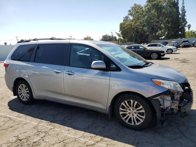 5TDYZ3DC2HS833919 Toyota SIENNA XLE