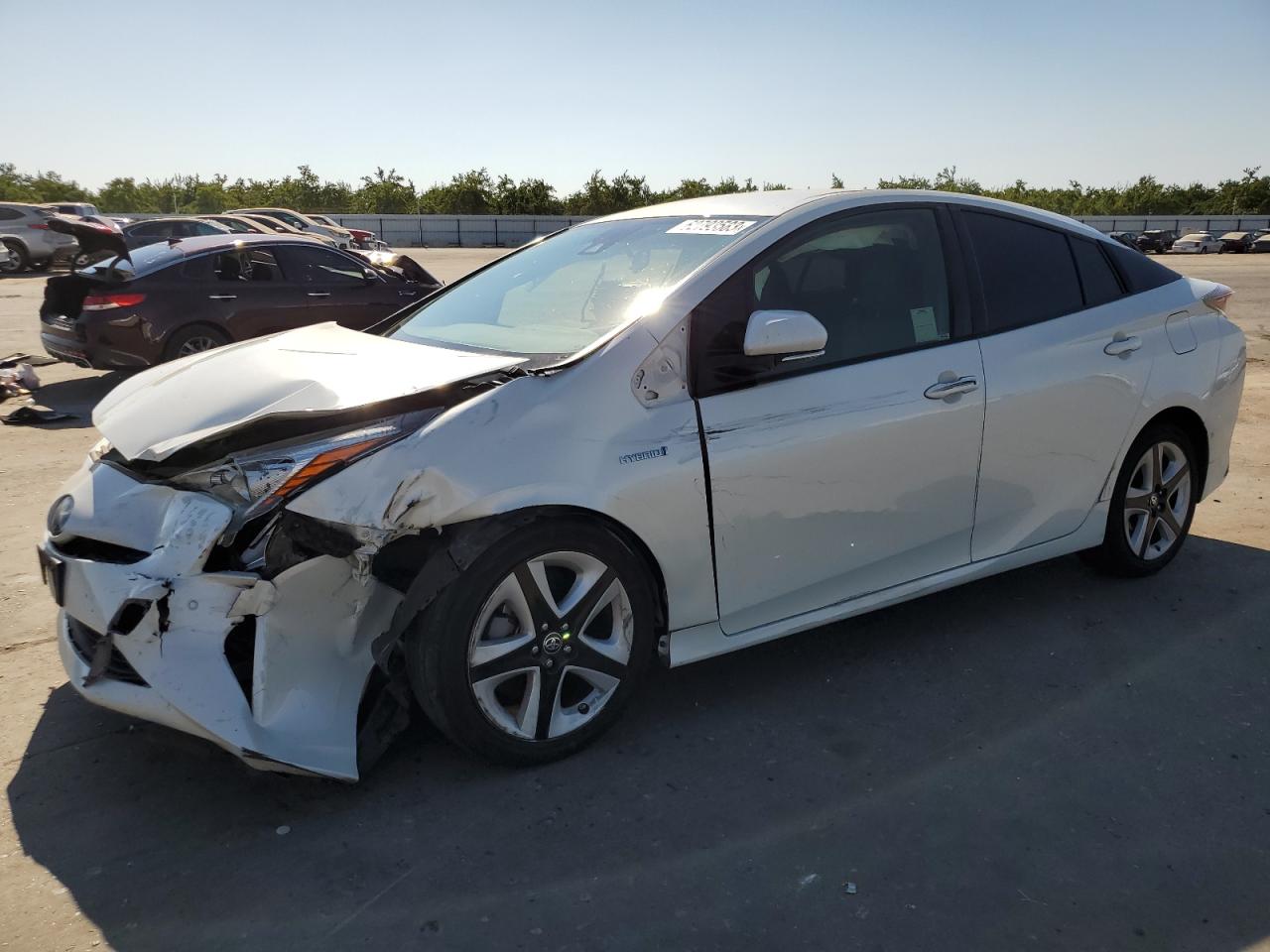 Toyota Prius 2018 Р±РµР»С‹Р№