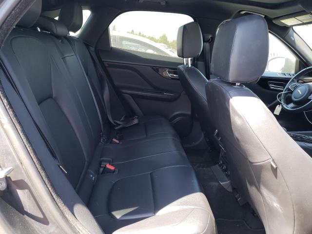 SADCJ2BV6HA086262 Jaguar F-pace Premium
