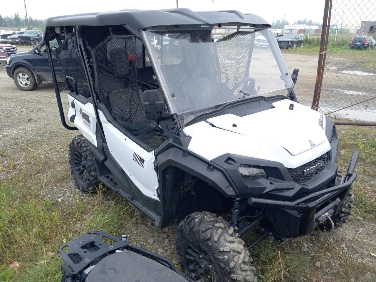 Мотовездеходы Honda Pioneer 1000 с кабиной