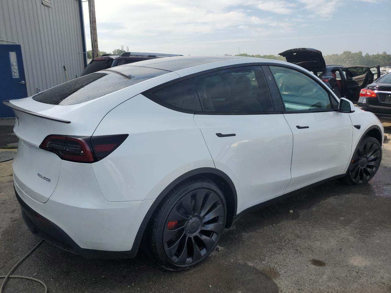 7SAYGDEFXPF806834 Tesla Model Y  3