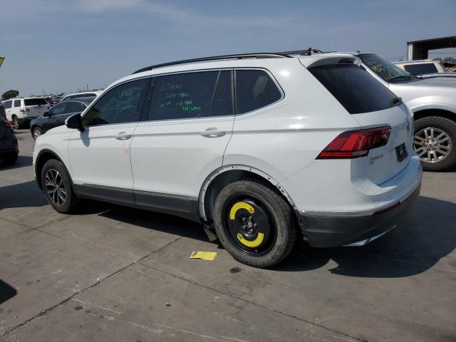 3VV3B7AX3LM015977 Volkswagen Tiguan SE 2