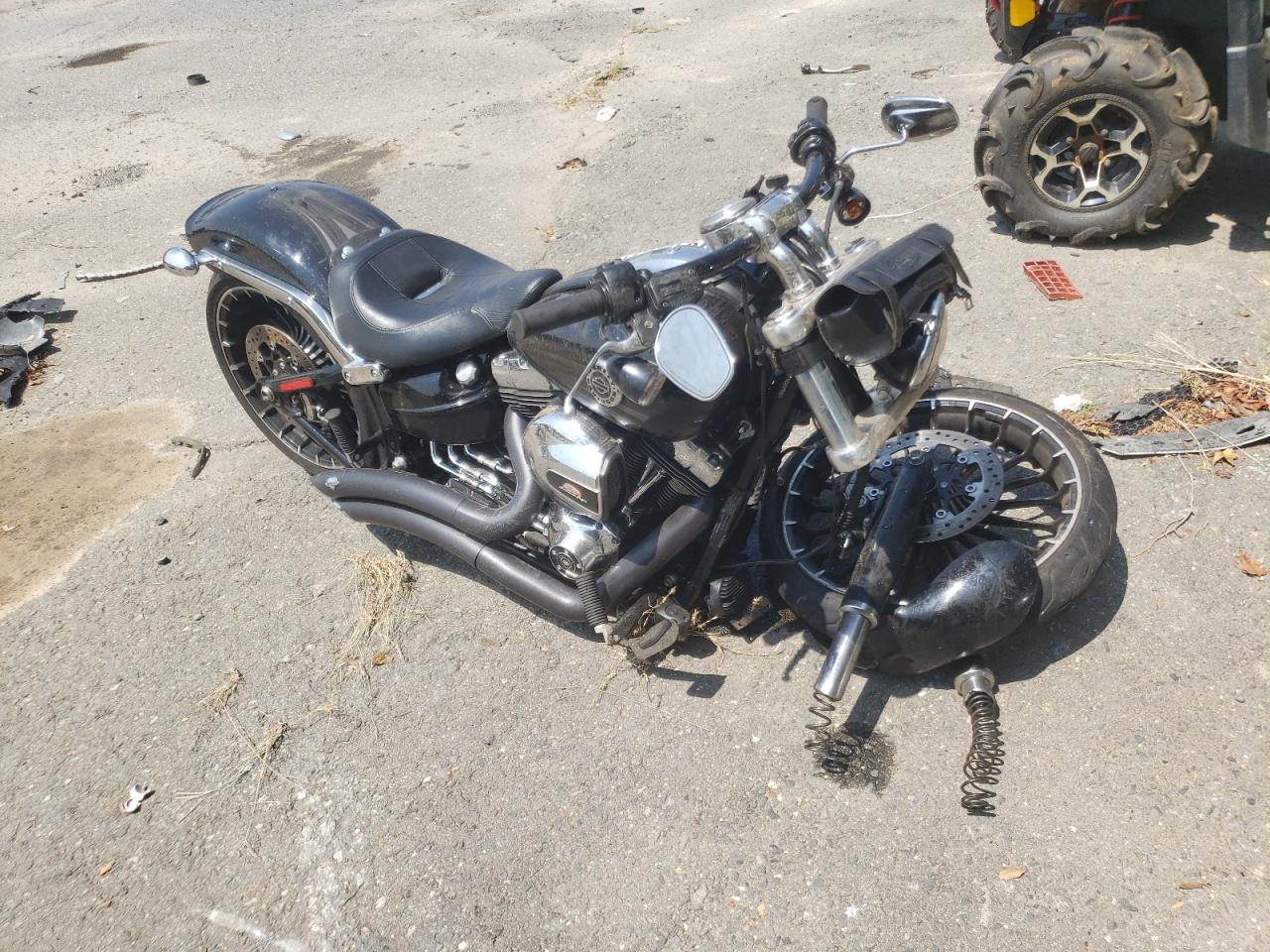 1HD1BFV17HB030906 HARLEY-DAVIDSON FXSB BREAK 2017
