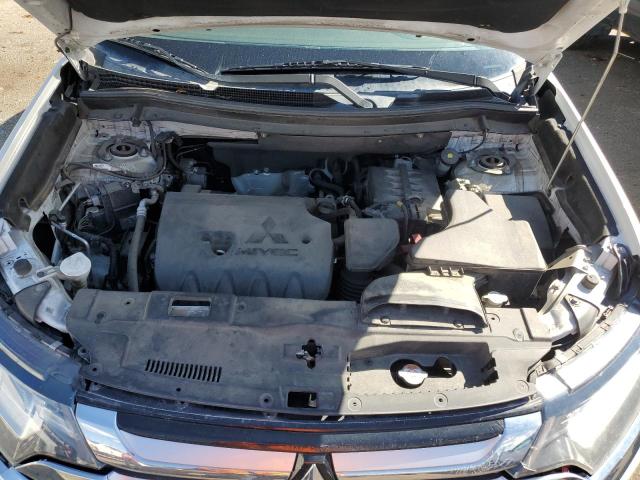 JA4AZ3A38JZ016443 Mitsubishi Outlander Se