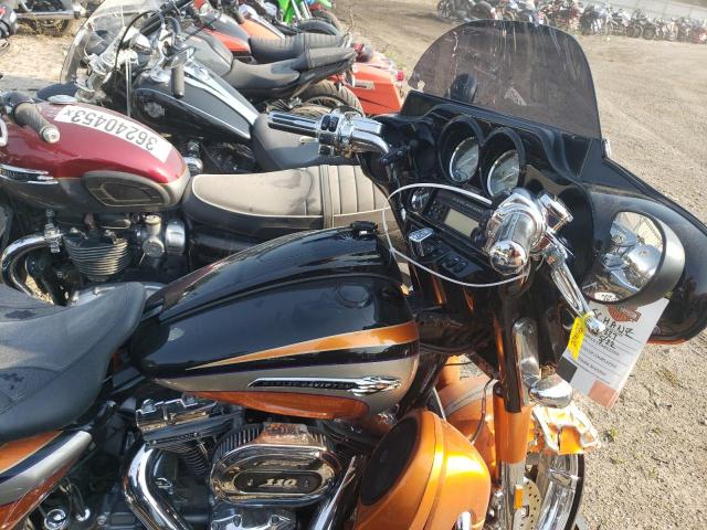 2011 HARLEY-DAVIDSON FLHXSE2 - 1HD1PZ814BB959831