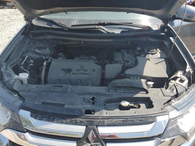 JA4AZ3A38JZ040452 Mitsubishi Outlander Se