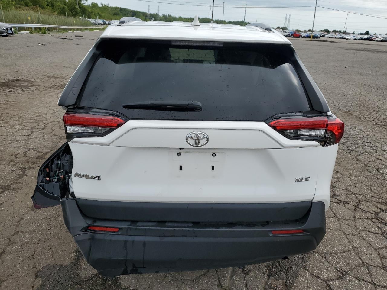 VIN: 2T3W1RFV2MC102160 2021 TOYOTA RAV4