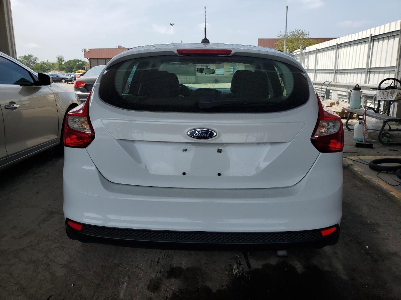 1FADP3K29EL299271 2014 Ford Focus Se