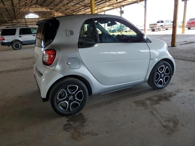 VIN WMEFJ9BA4JK243755 2018 Smart Fortwo no.3