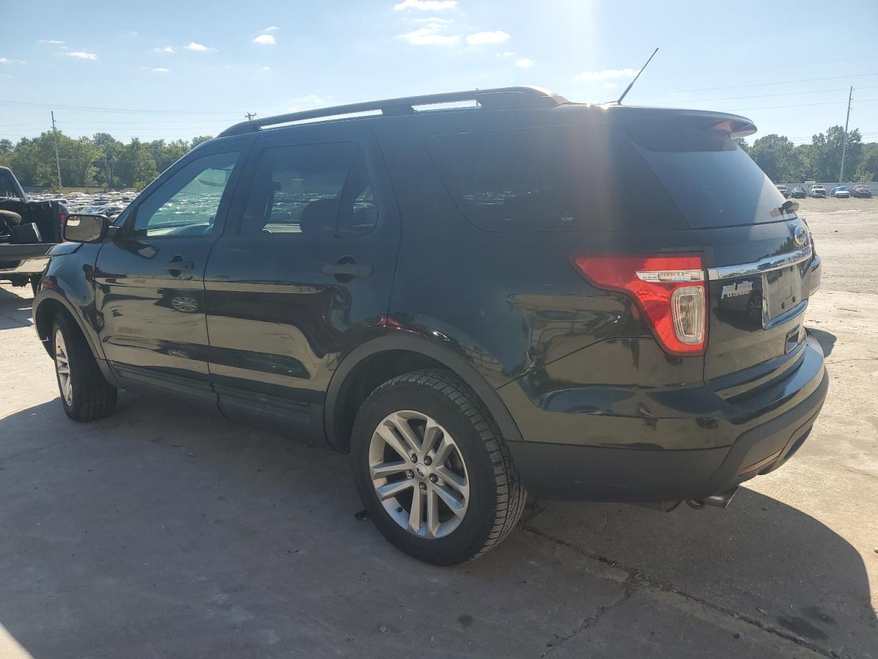 2015 Ford Explorer vin: 1FM5K8B89FGB15516