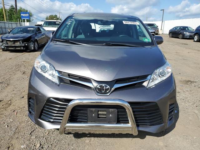 5TDKZ3DC2JS956213 Toyota SIENNA LE