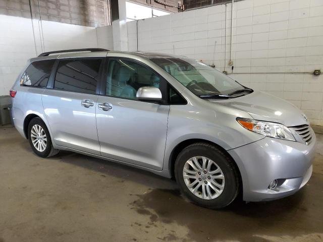 5TDYZ3DC9HS900287 Toyota SIENNA XLE